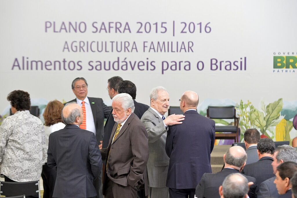 Plano Safra enfrenta restrições de crédito enquanto setor agrícola busca alterna