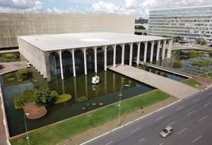 Planalto e Itamaraty avaliam como “perigosas” declarações de Trump sobre eleições de 2026 no Brasil