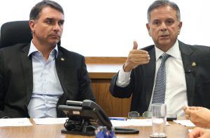 Ceará vira campo de batalha no PL: Michelle e Flávio Bolsonaro divergem sobre aliança-chave para 2026
