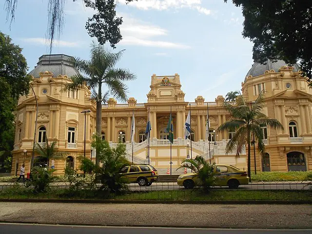 Auditoria no Rio de Janeiro revela quase 80% de funcionários fantasmas em secretarias e gera economia milionária