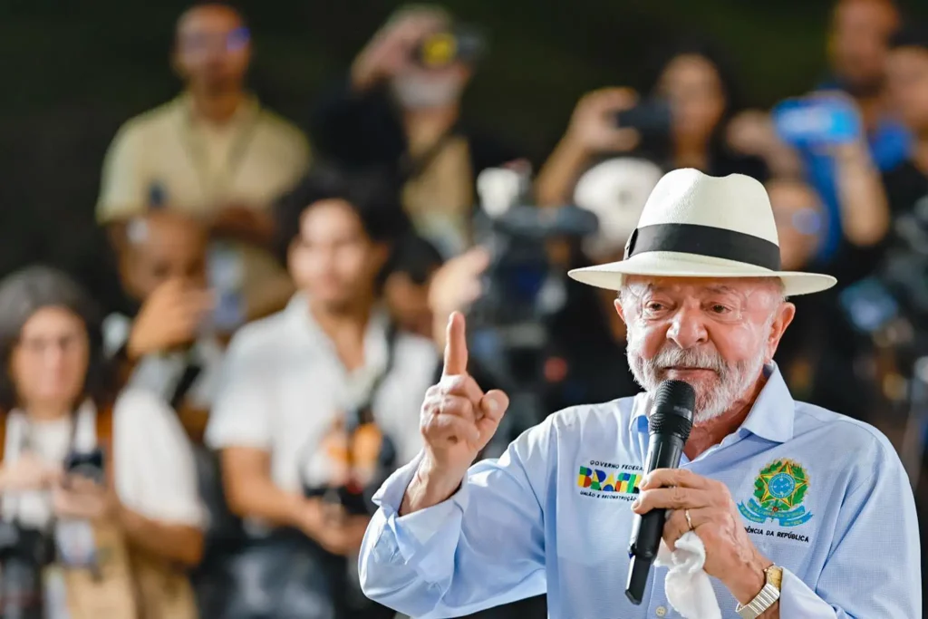 Planalto testa 'cercadinho' para reaproximar Lula do público e turbinar imagem para reeleição