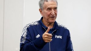 Carlos Alberto Parreira passa por cirurgia emergencial e segue internado em UTI no Rio