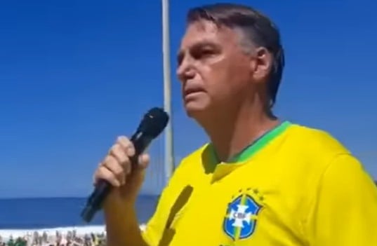 Defesa de Bolsonaro busca audiência com Moraes e Flávio viaja à Argentina para encontro com Milei