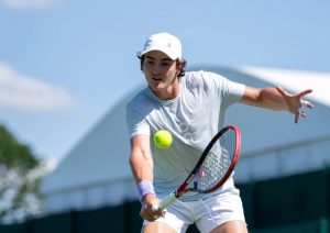 Tenista brasileiro João Fonseca brilha em Wimbledon e avança após vitória contra experiente espanhol