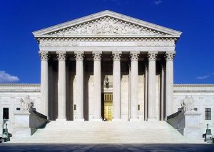 Suprema Corte dos EUA valida votos por correio pós-eleição: Trump e republicanos reagem com críticas