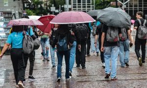 Alerta laranja: Inmet emite aviso de tempestade para 413 cidades do Sul com ventos de até 100 km/h
