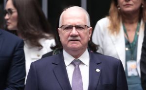 Ministro Fachin lidera força-tarefa para frear supersalários no Judiciário, em meio a impasse no STF