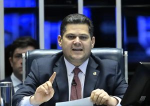 Primeira derrota: Alcolumbre barra pauta econômica de nova líder do governo no Senado