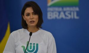 Michelle Bolsonaro avalia desistir de corrida ao Senado, impactando estratégia do PL no DF