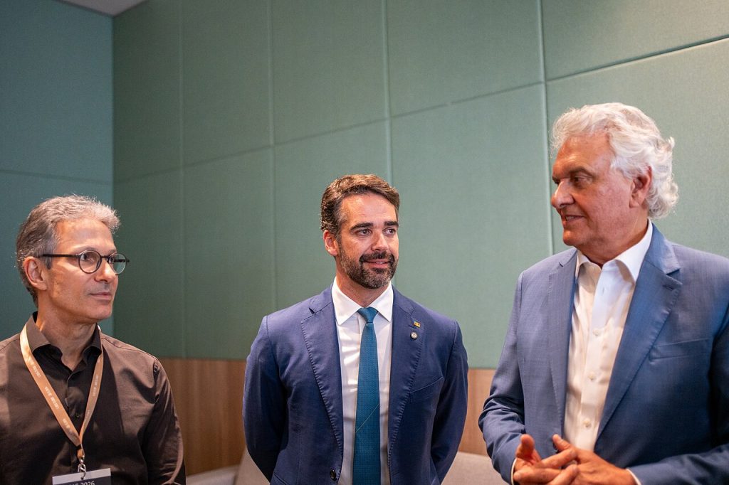 Partido Novo em SC Revoga Convite a Romeu Zema Após Críticas a Flávio Bolsonaro