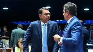 Ciro Nogueira barra união de PP e União Brasil com Flávio Bolsonaro para 2026