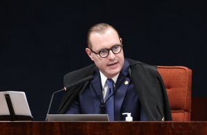 Moraes nega pedido de Flávio Bolsonaro em inquérito sobre postagem contra Lula