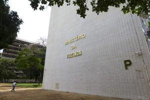 Previsão de rombo nas contas públicas de 2026 e 2027 aumenta, aponta Ministério da Fazenda