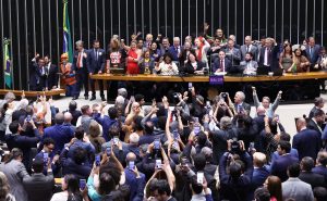 Justiça Federal proíbe governo de usar dinheiro público para promover fim da escala 6×1 nas redes sociais