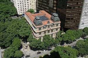 Justiça Federal proíbe governo de usar dinheiro público para promover fim da escala 6×1 nas redes sociais