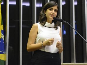 Câmara avança em PL da misoginia com polêmica sobre liberdade religiosa