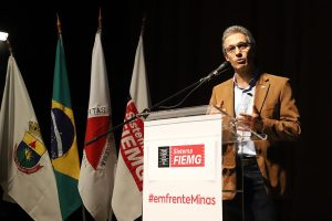 Racha no Novo em Santa Catarina: Base e cúpula entram em conflito por causa de Romeu Zema e Flávio Bolsonaro