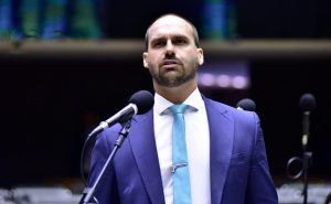 Eduardo Bolsonaro pede sanções a autoridades brasileiras em vídeo direcionado a Trump
