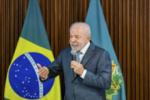 Lula adverte Trump: “Não se meta nas eleições do Brasil”