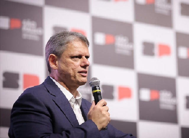 Tarcísio de Freitas critica condenação de Eduardo Bolsonaro pelo STF: 'Injusta'