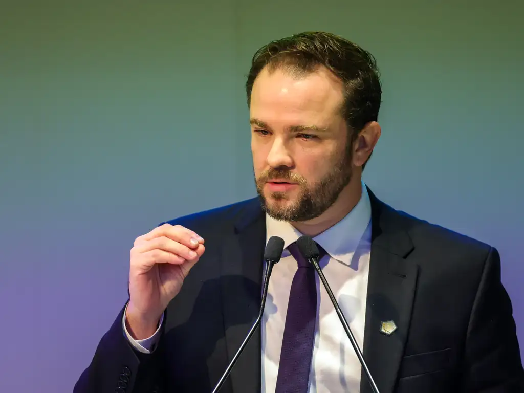 Dívida bruta do Brasil supera R$ 10,5 trilhões e ministro da Fazenda critica 'pautas-bomba'