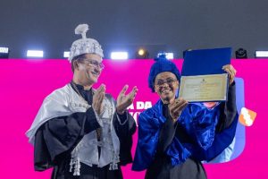 Marina Silva recebe Doutora Honoris Causa da UFC e lembra raízes familiares
