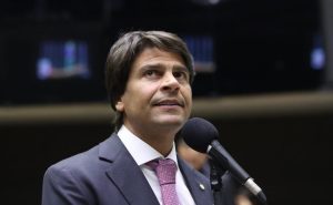 Aliado de Eduardo Paes, pré-candidato ao Senado teve inquérito arquivado após ex-esposa mudar versão