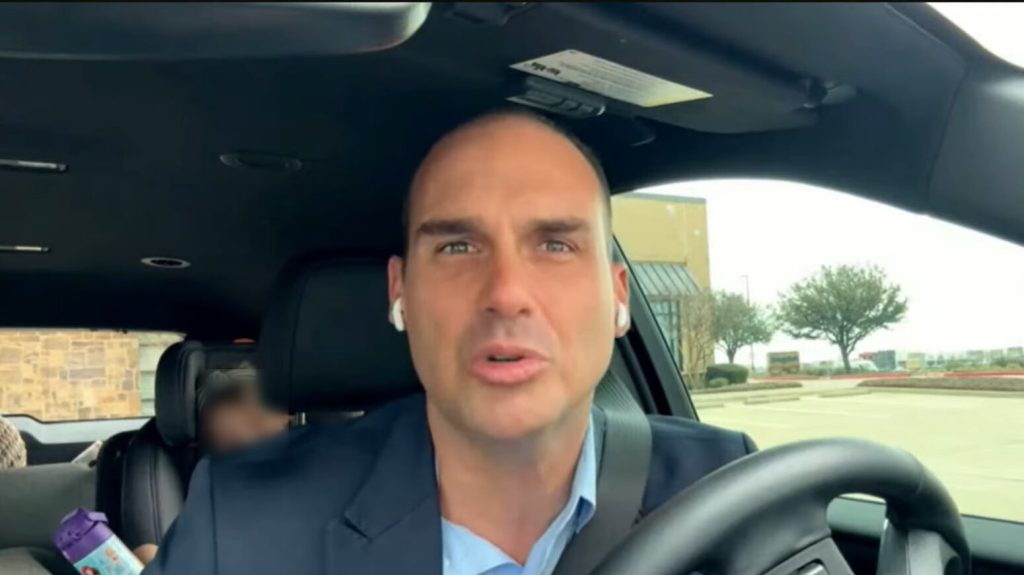 Eduardo Bolsonaro mantém pré-candidatura a suplente ao Senado apesar de condenação do STF