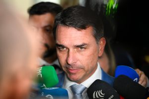 Nunes Marques assume relatoria de ação de Flávio Bolsonaro contra Lula no STF