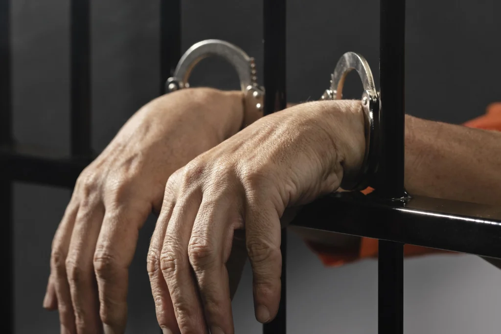 Ex-detento australiano revela torturas brutais em prisões chinesas e o terror de ser forçado a confessar