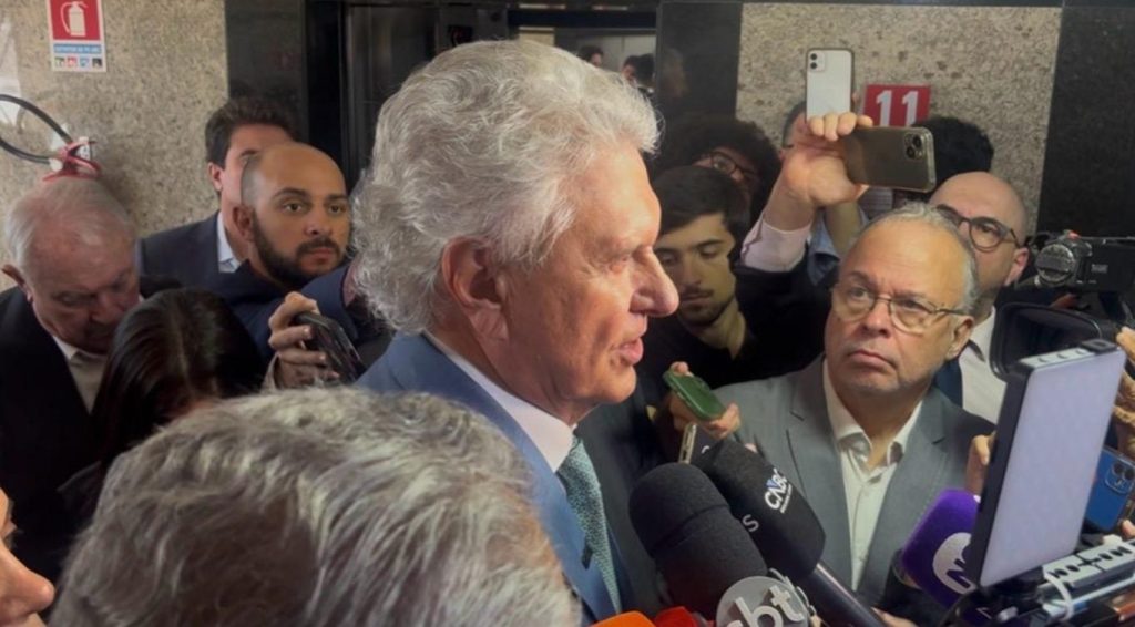 Ronaldo Caiado foca em propostas nacionais e evita atritos internos na direita, mira eleitor independente
