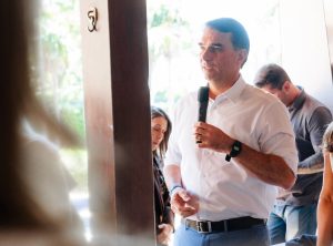 Flávio Bolsonaro se reúne com mais de 50 lideranças femininas do PL para consolidar plano de governo