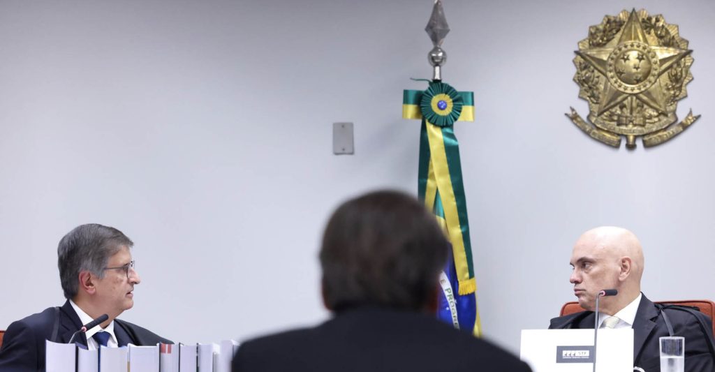 PGR defende permanência de Bolsonaro em prisão domiciliar e pede apreensão de arma