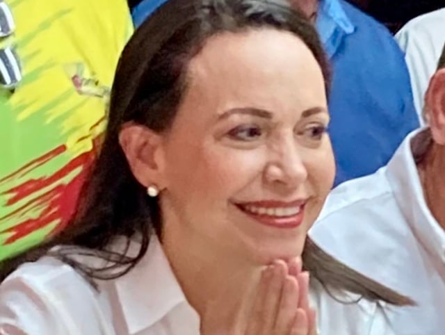 Crise na Venezuela: EUA priorizam terremotos enquanto Maduro impede retorno de opositora María Corina Machado
