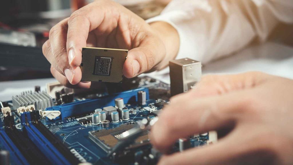 Kingston e parceiros abrem 10 mil vagas em curso gratuito de montagem de PCs para todo o Brasil