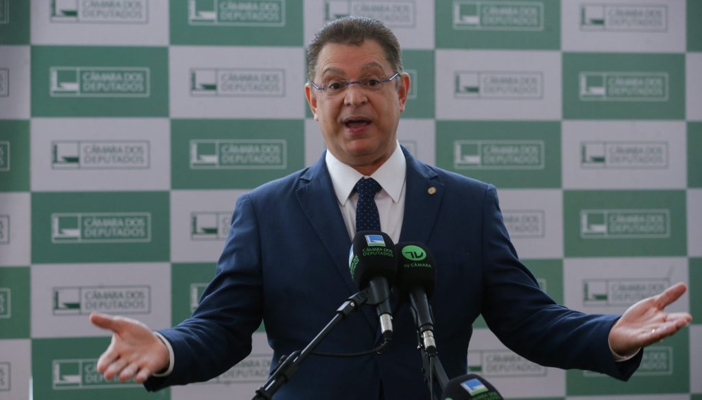 Líder do PL na Câmara denuncia “perseguição política” após PF mirar aliados em operação sobre desvio de verbas