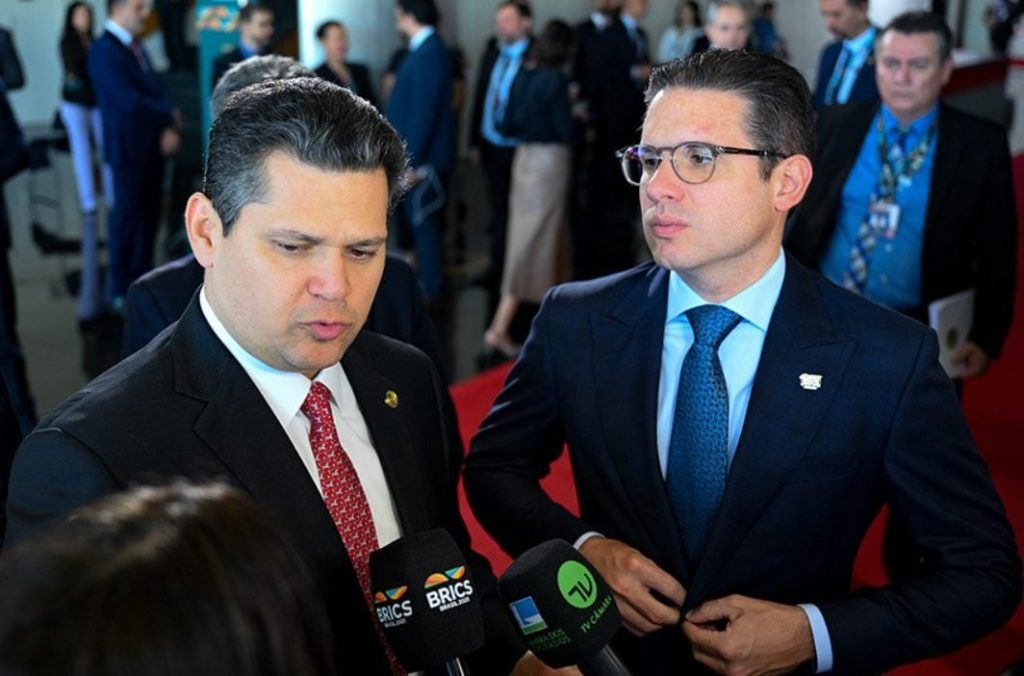 Alcolumbre e Hugo Motta registram mais de 88% de rejeição em nova pesquisa AtlasIntel