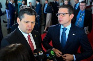Alcolumbre e Hugo Motta registram mais de 88% de rejeição em nova pesquisa AtlasIntel