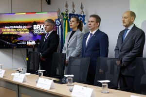 Esposa de Ramagem pede licença para disputar eleições nos EUA em meio a condenação do ex-diretor da Abin