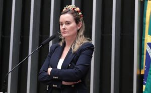 Deputada Júlia Zanatta propõe PL que freia condenações trabalhistas por cotas de gênero