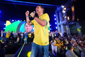 Flávio Bolsonaro convoca 'exército digital' da direita em evento com 5 mil participantes