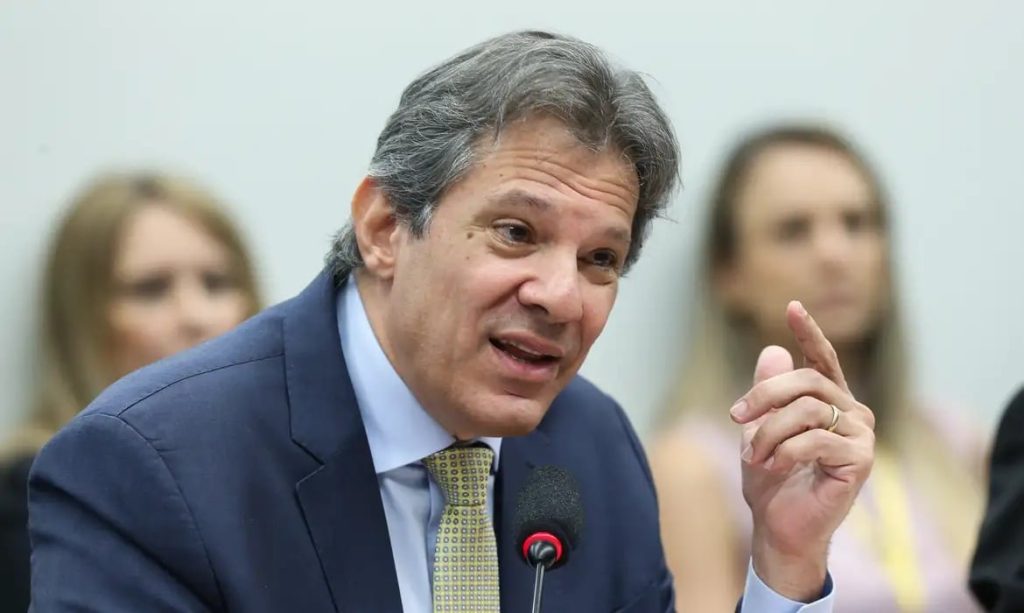 Tumulto interrompe aula magna de Fernando Haddad na Unicamp e MBL alega agressão