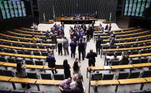 Advocacia da Câmara aprova em 3 minutos processo de 5 mil páginas sobre 'farra das horas extras'