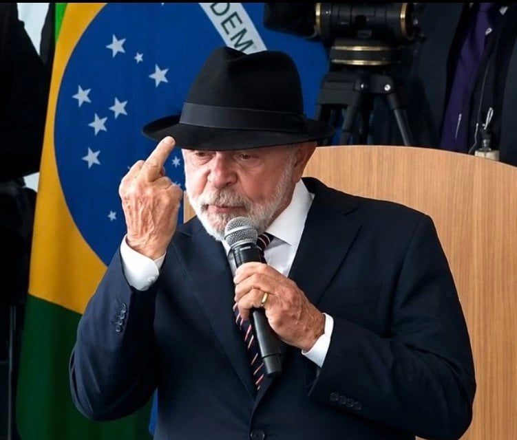 Oposição reage a gesto obsceno de Lula no Planalto e compara episódio a Moraes e Janja