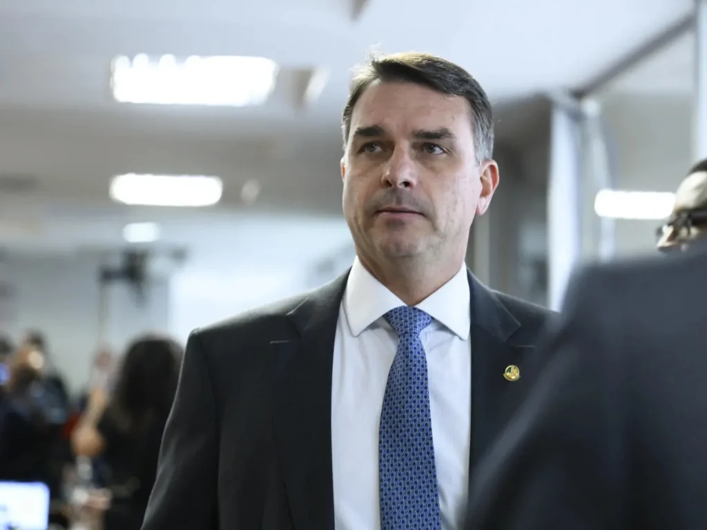 Flávio Bolsonaro agradece apoio de Cleitinho, mas crava Flávio Roscoe na disputa pelo governo de Minas