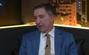 ‘Alexandre de Moraes não tem limites’, dispara Glenn Greenwald ao defender impeachment de ministro