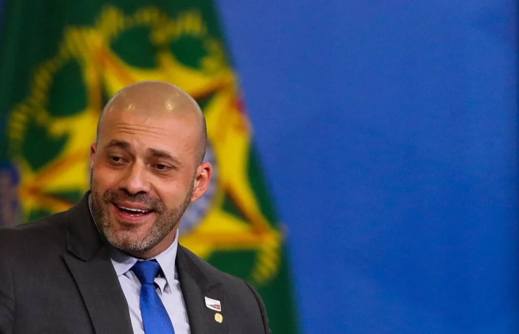 Defesa de Daniel Silveira cobra ministro Luiz Fux por 173 dias de paralisação em pedido de revisão criminal