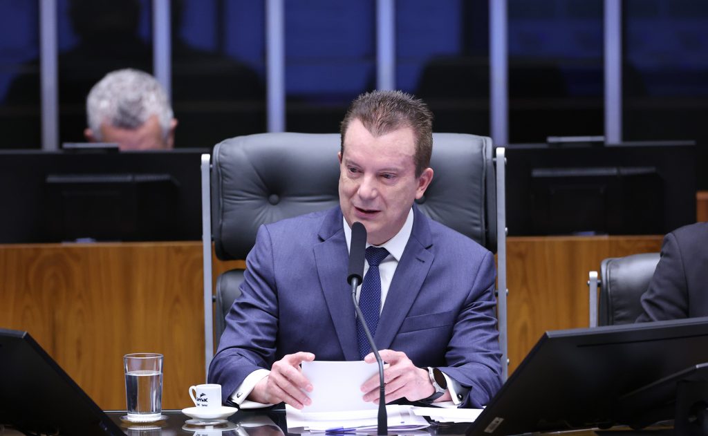 Gabinete de Lula 'está manchado com a lama da corrupção', dispara Alfredo Gaspar ao citar elo de Lulinha com Saúde