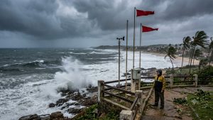 Ventos de até 100 km/h e granizo colocam três estados do Sul sob alerta máximo de tempestade