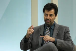 Adolfo Sachsida assume plano econômico de Flávio Bolsonaro com meta de destravar R$ 900 bilhões em investimentos